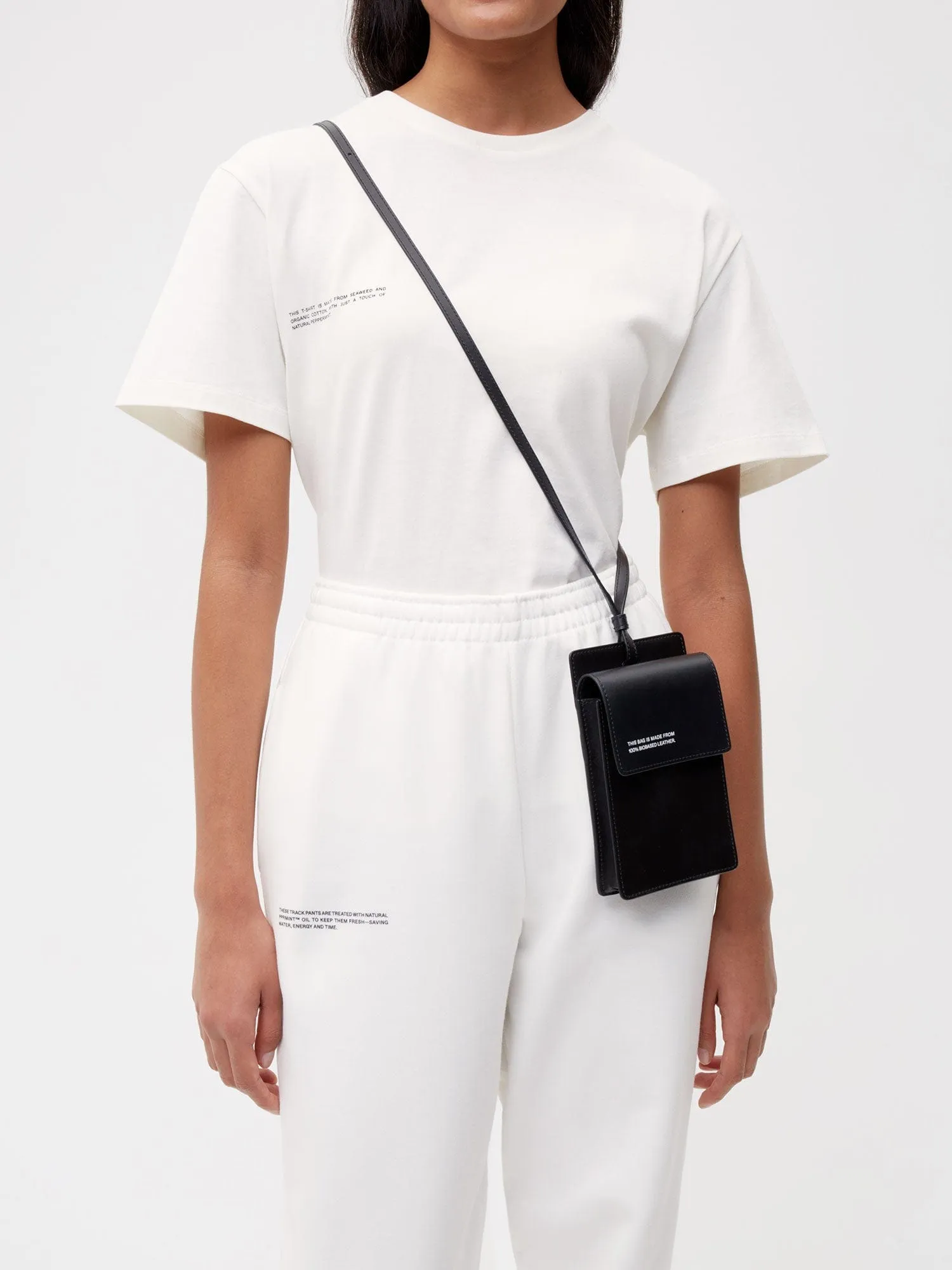 Archive Biobased Passport Holder—black