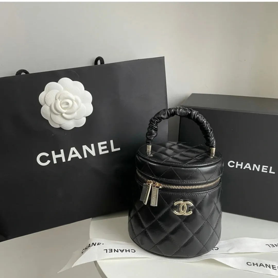 CHLSmall Vanity Case 16cm Black For Women AS3210