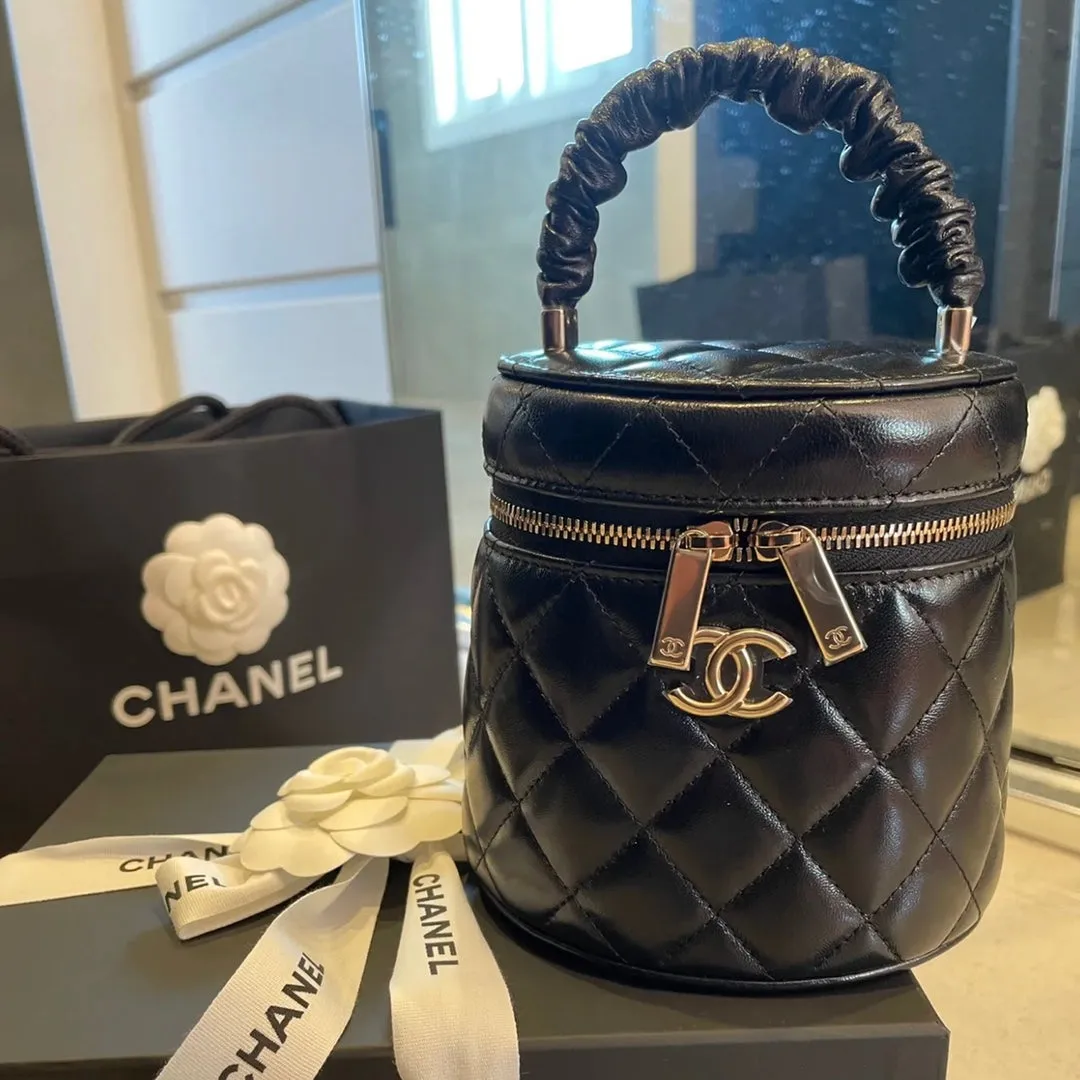 CHLSmall Vanity Case 16cm Black For Women AS3210