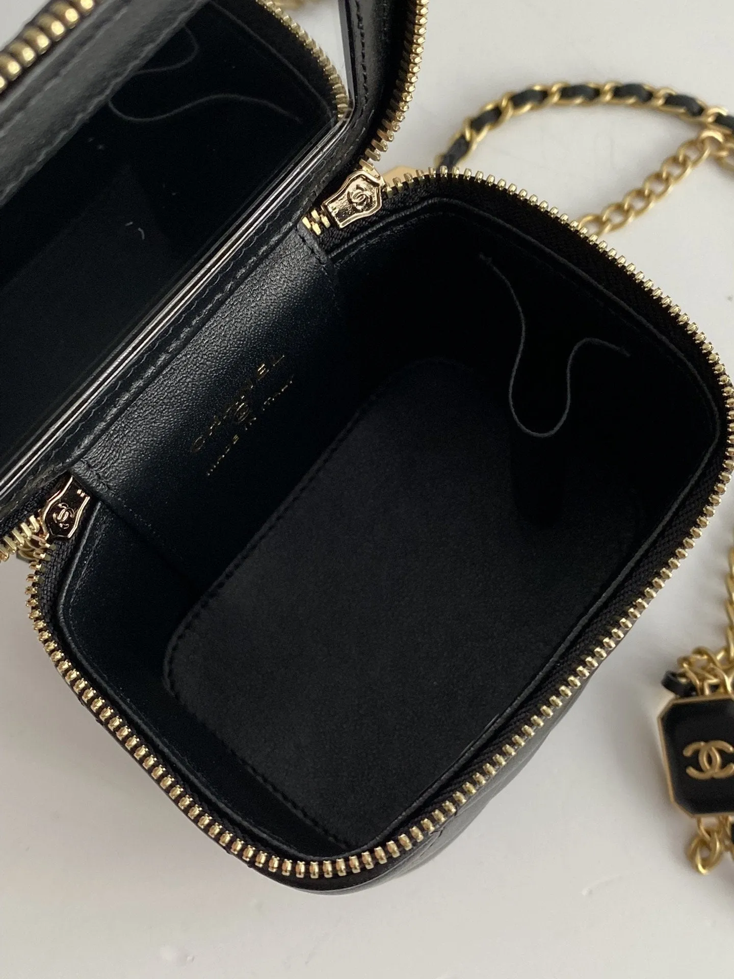 CHLSmall Vanity With Chain Black For Women, Women&#8217;s Bags 4.3in/11cm